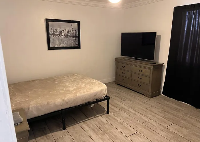 Privatunterkunft Downtown Secluded 3 *